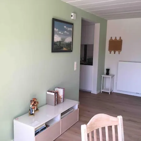 'het T-huisje' Volledig Ingerichte Appartement *