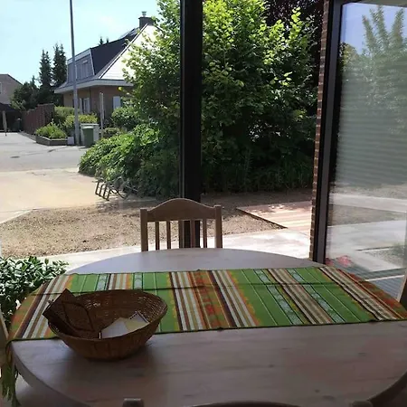 'het T-huisje' Volledig Ingerichte Appartement *